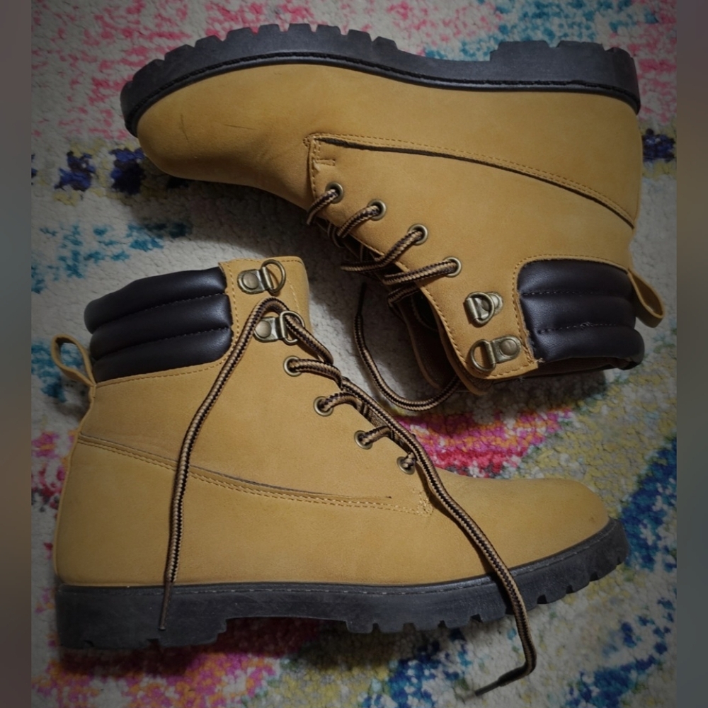🧜‍♀️3 for $15 item!🧜‍♀️ FabKids boots